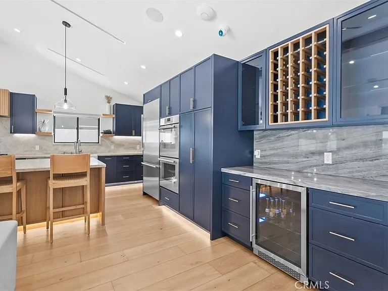 5748 Vesper Ave — Photo 9