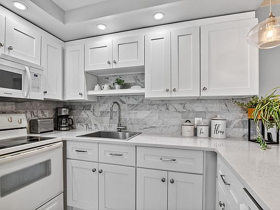 2nd image of 2074 Cambridge D