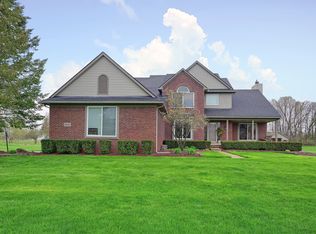 60624 Mary Ln, South Lyon, MI 48178