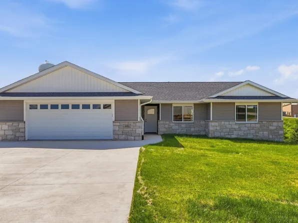 405 N Blake Ave, East Dubuque, IL 61025