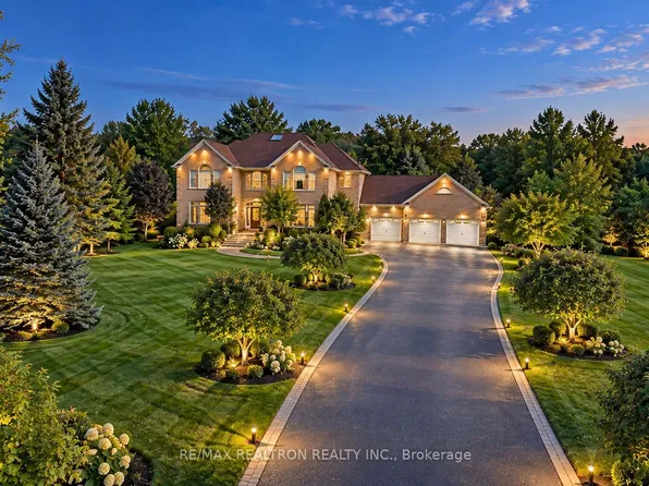 8 Country Heights Dr, Richmond Hill, ON L4E 3M8