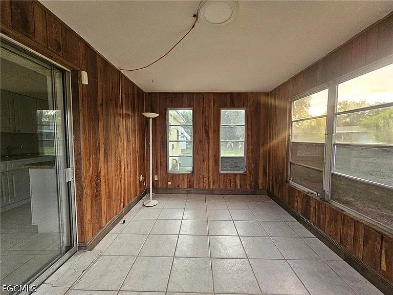 423 Morgan Cir S — Photo 14