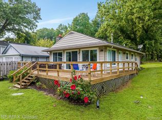 1948 Clubview Dr, Highland, MI 48356