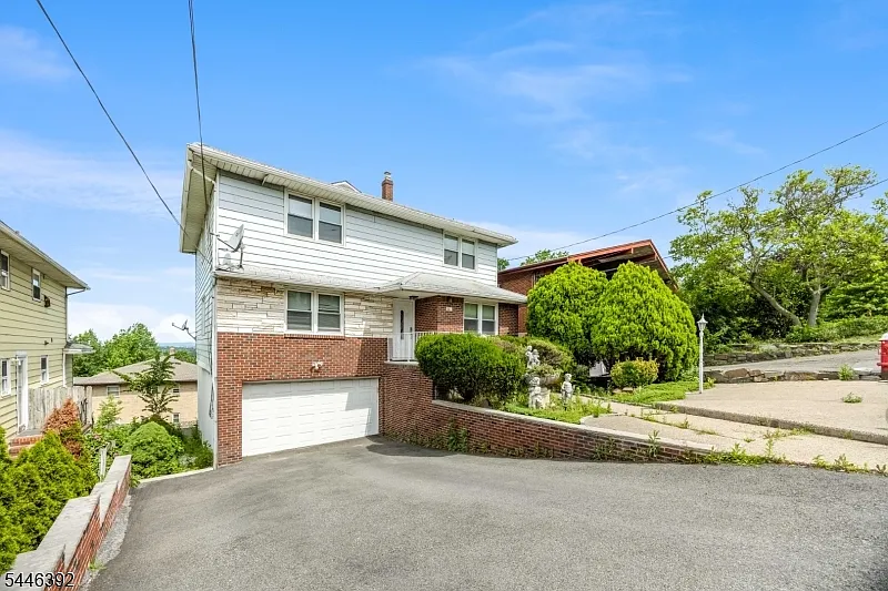 3 bed, 1.0 bath, $3,200 — Photo 2