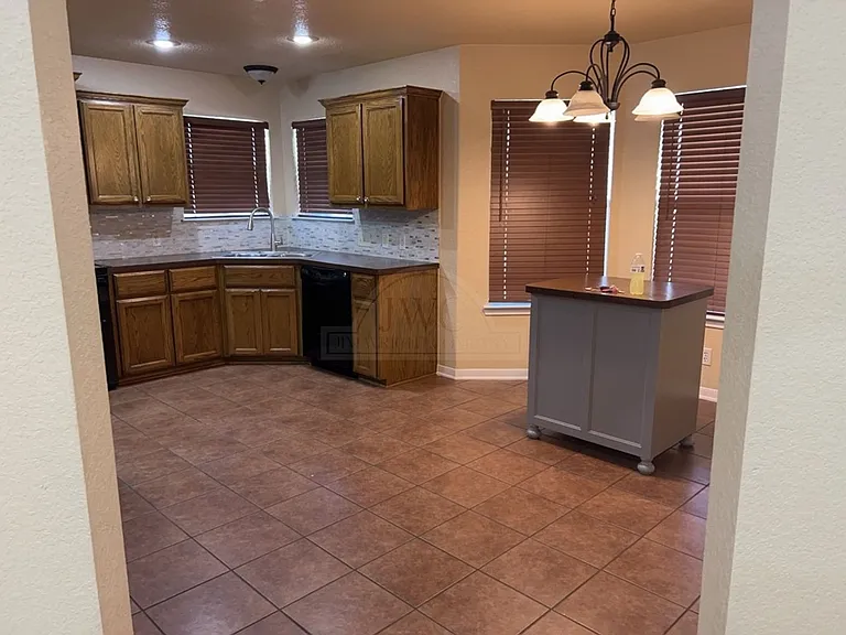 2509 Lavender Ln — Photo 5