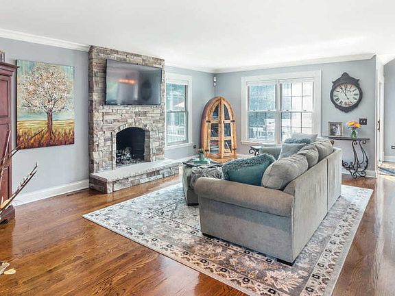 4th image of 4389 Longmeadow Dr