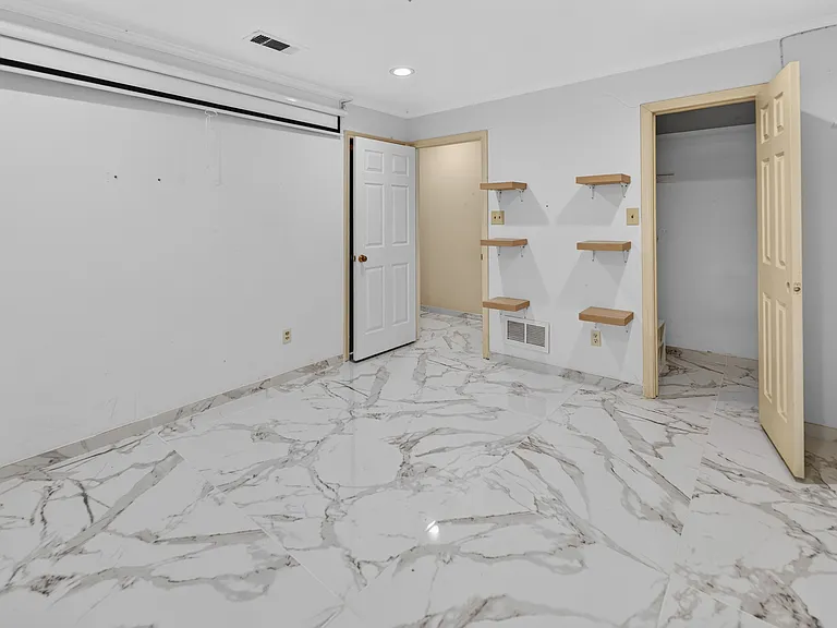 2105 Rolling Oak Ln — Photo 27