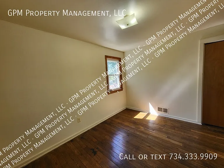 2040 Dryden St — Photo 8