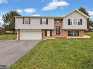 23 Parkside Inn Rd, Bernville, PA 19506