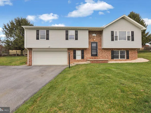 23 Parkside Inn Rd, Bernville, PA 19506