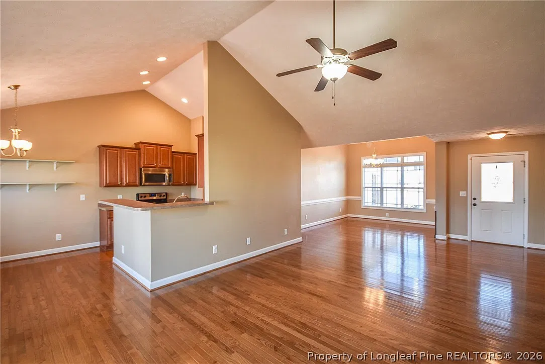 3 bed, 2.0 bath, 2135 sqft, $2,000 — Photo 4