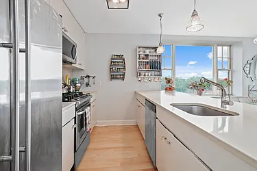 Sold by Avenue Sotheby's International Realty