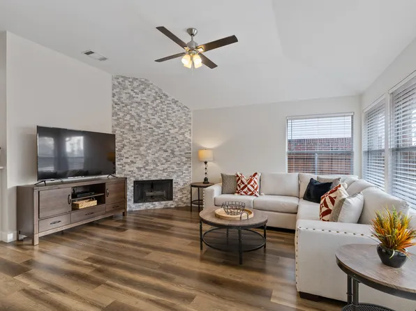 2866 Hilldale Dr, Lewisville, TX 75067