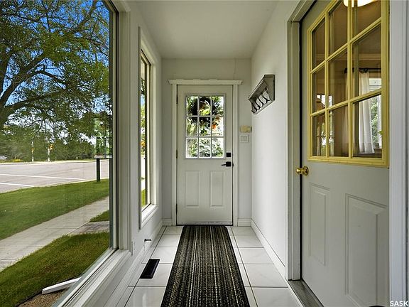 3rd image of 2802 MONTAGUE STREET