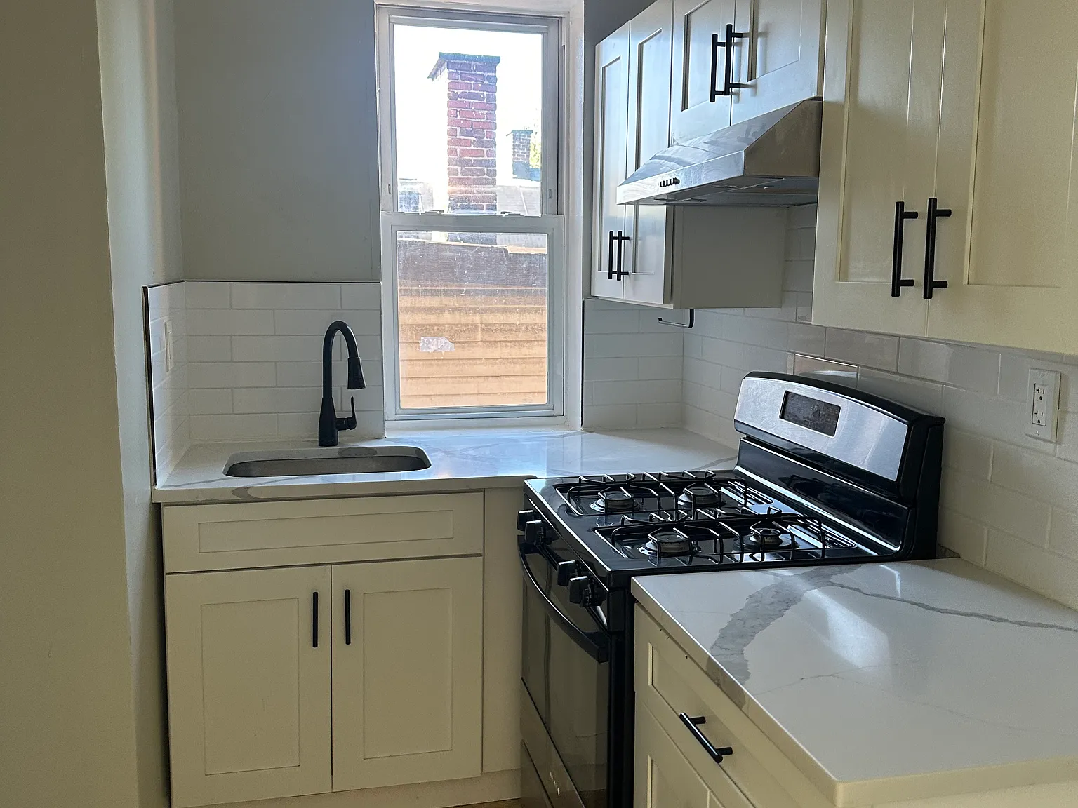 1 bed, 500 sqft, $1,725 — Photo 2