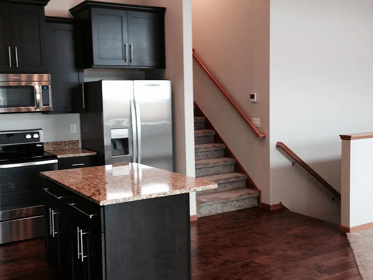 1180 Lindsey Ln — Photo 2