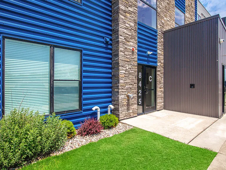 Courtyard at cobblestone Park — Photo 49