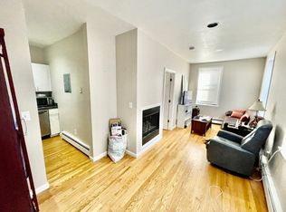 4 Thacher St #2, Boston, MA 02113