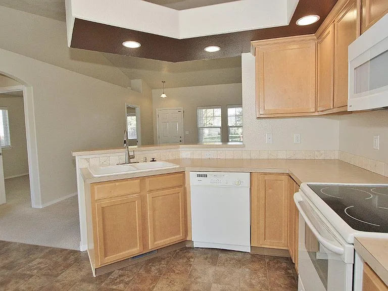 2525 N Blueblossom Dr — Photo 11