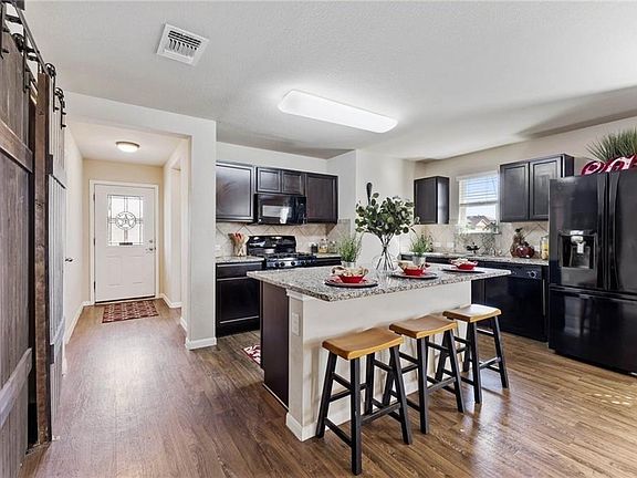 5th image of 222 Camellia Dr