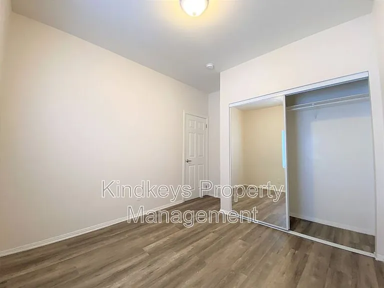 4674 Iowa St — Photo 13