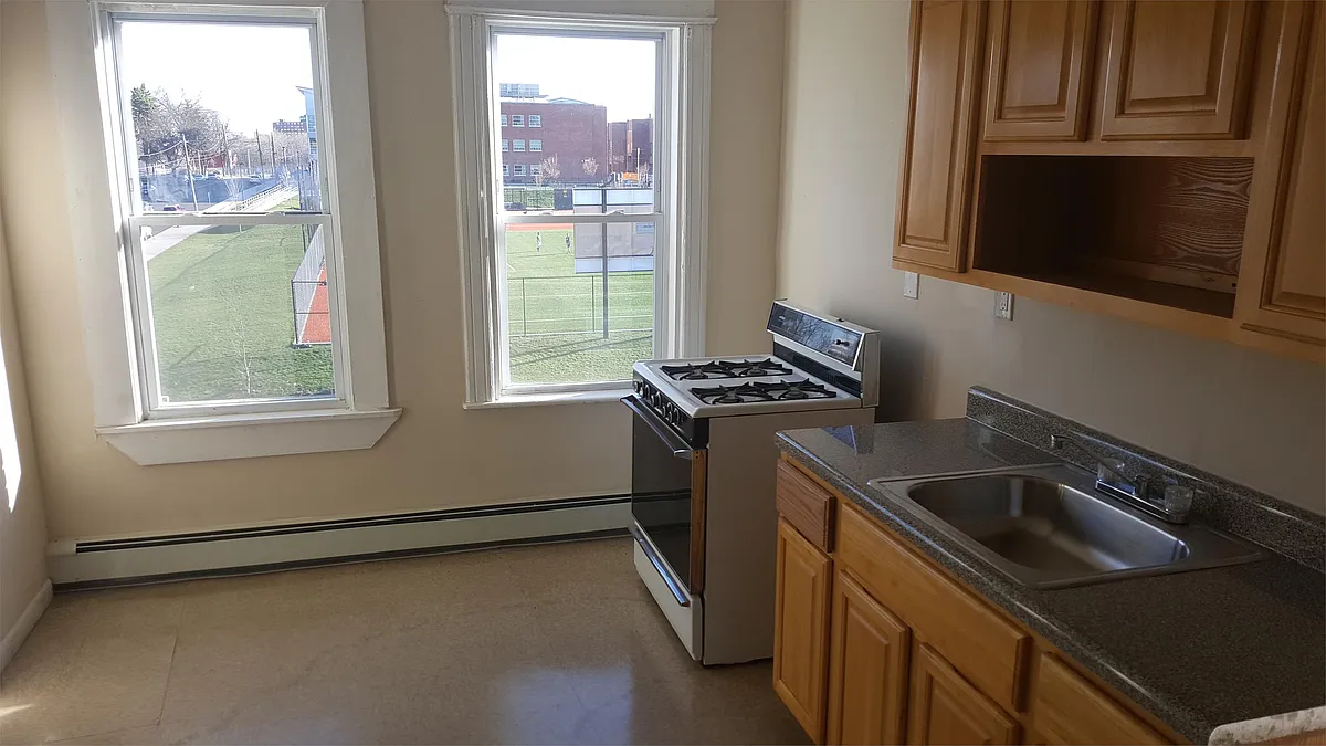 Building Photo - 254 Albany Ave #B4