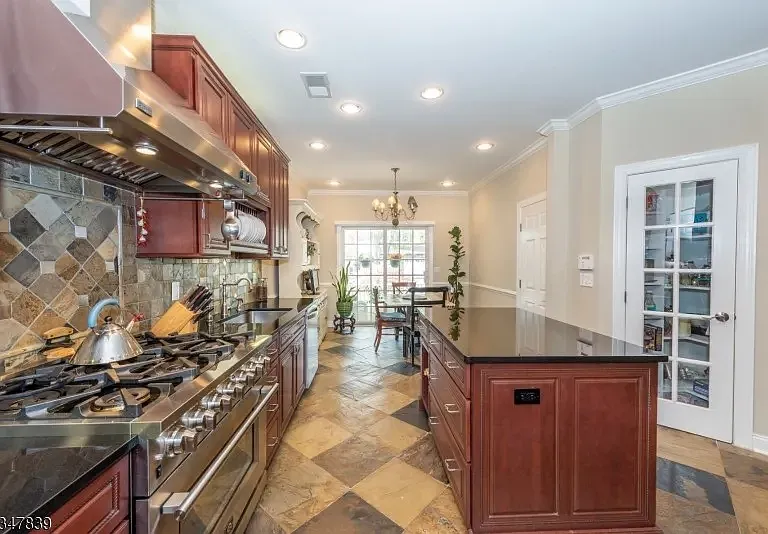 Briar Ct — Photo 11