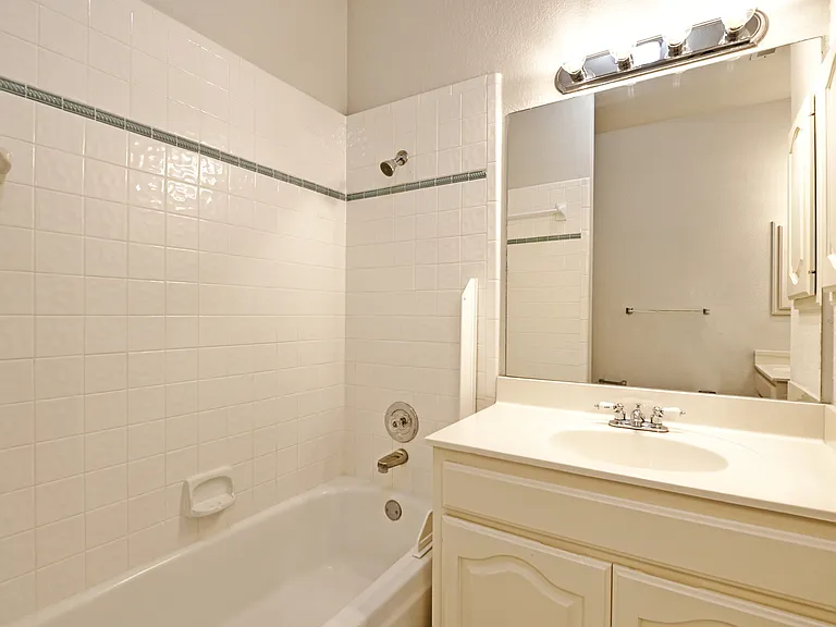 1615 Hawks Tree Ln — Photo 10