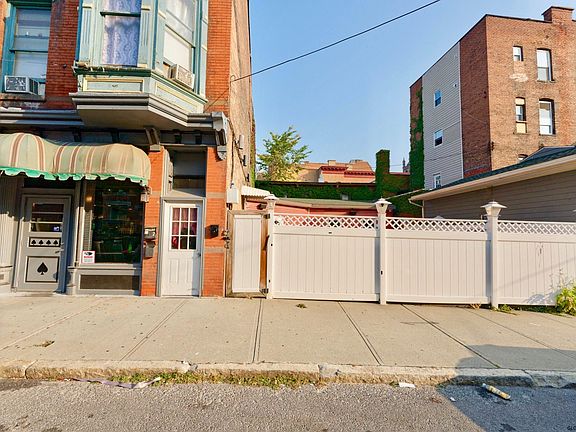 3rd image of 25 White St