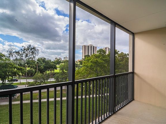 4th image of 3301 N Country Club Dr #423
