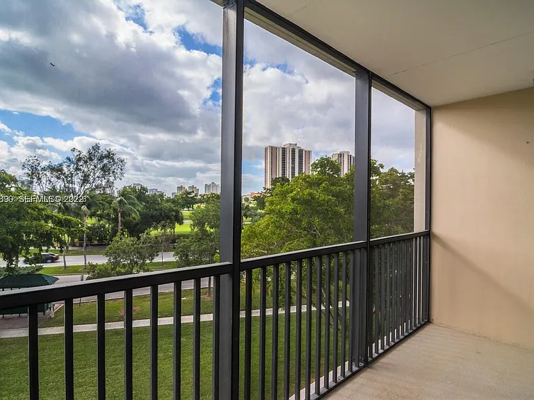 3301 N Country Club Dr #423 — Photo 4