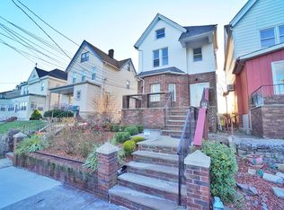32 Wiman Pl, Staten Island, NY 10305