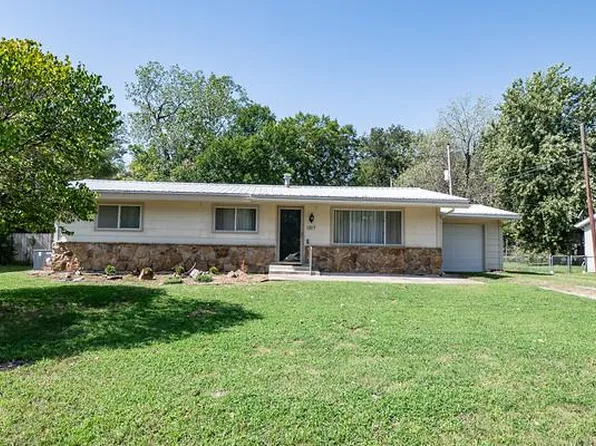 1317 S 14th St, Parsons, KS 67357