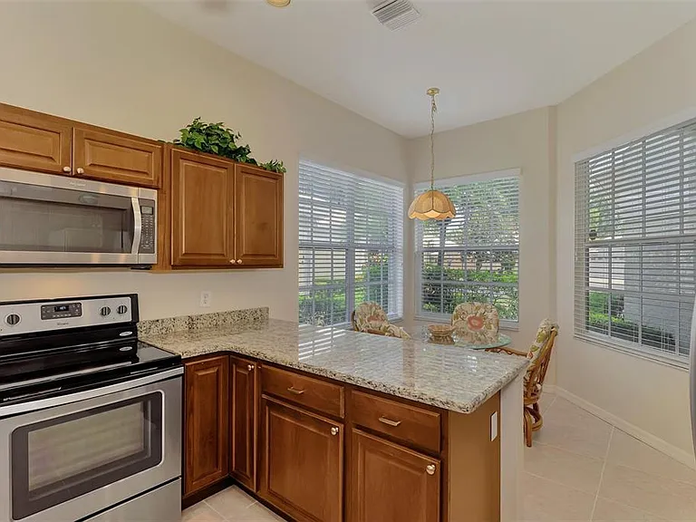 549 Fallbrook Dr — Photo 11