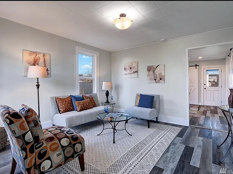 105 S Tobin St — Photo 3