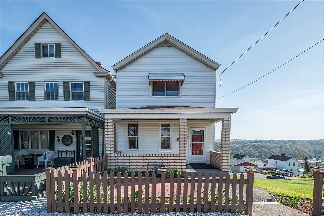 1905 Myer Ave photo 1