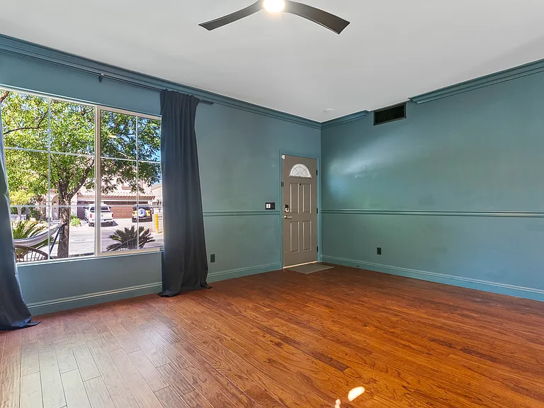 10956 Stags Leap Ct — Photo 11