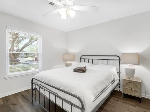 5474 S Imogene St, Houston, TX 77096