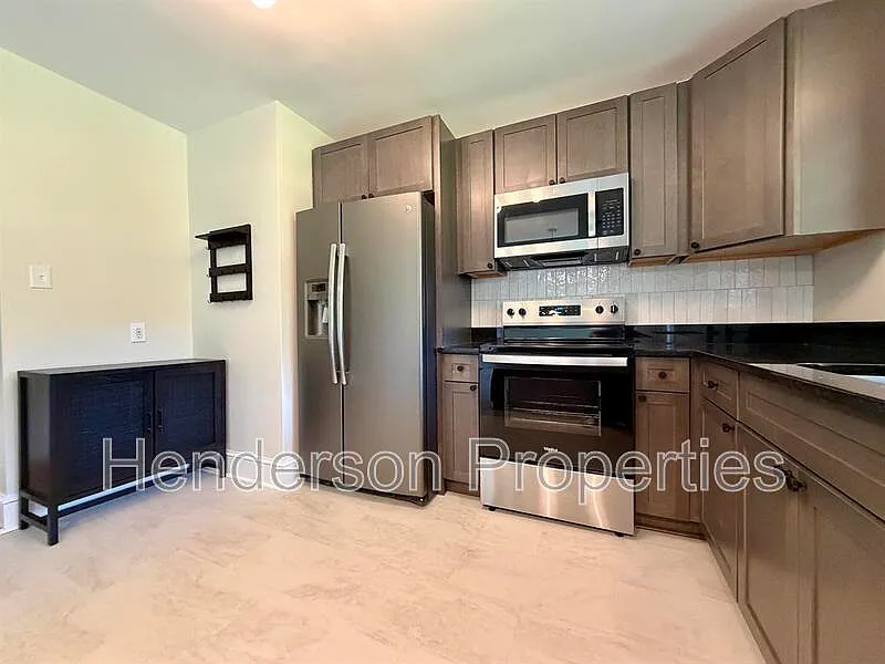 3 bed, 1.5 bath, 1500 sqft, $2,100 — Photo 4