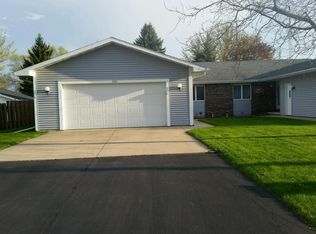 3121 Sheldon Dr, Oshkosh, WI 54904