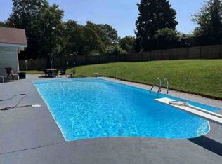 21 Country Club Dr, Greer, SC 29651