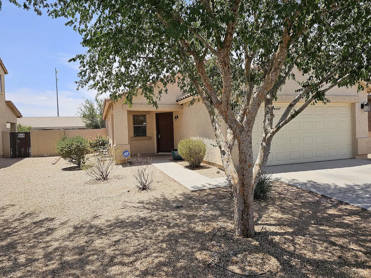 4 bed, 1400 sqft, $1,650 — Photo 2