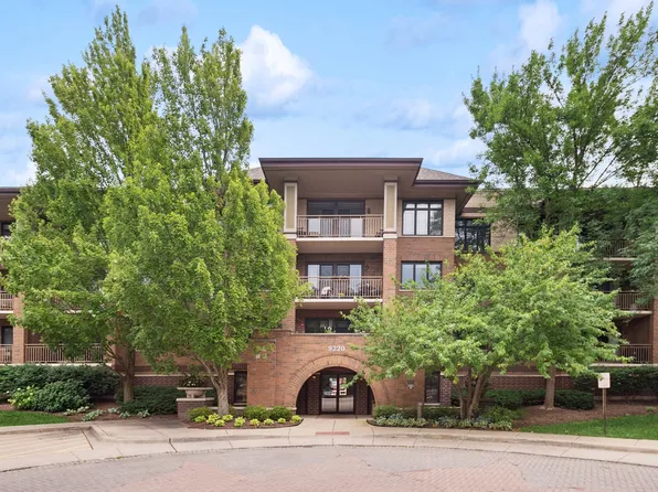 9220 E Prairie Rd APT 401, Evanston, IL 60203