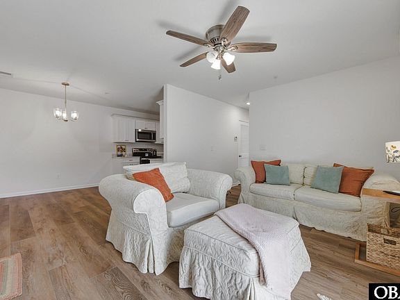 2nd image of 816 Caroline Ct #D