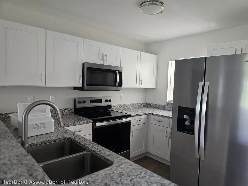 2 bed, 2.0 bath, 1500 sqft, $1,600 — Photo 2