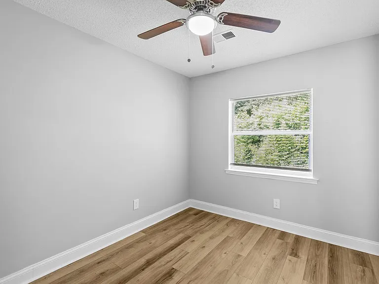 Bellview Apartments — Photo 27
