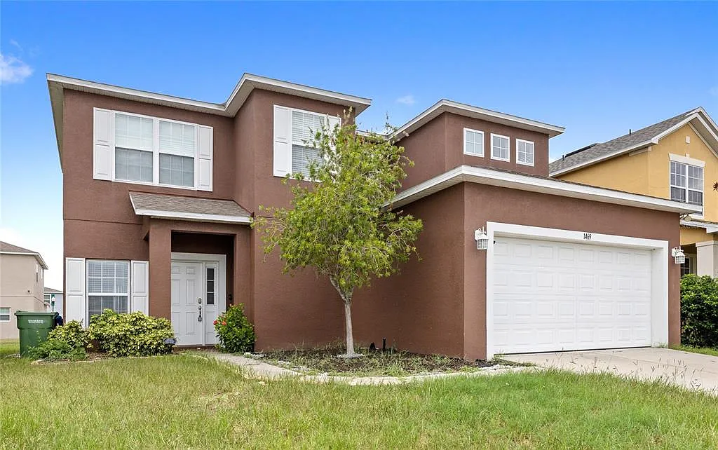 3 bed, 2.0 bath, 1912 sqft, $2,400 — Photo 2