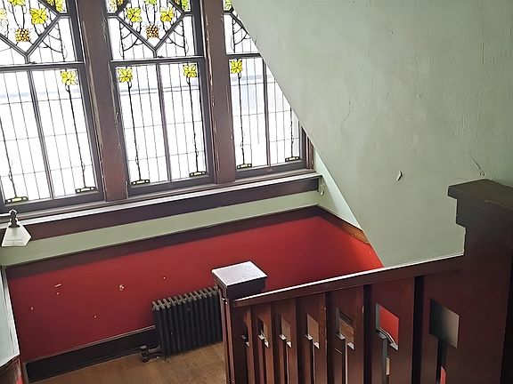 5th image of 836 W Stephenson St