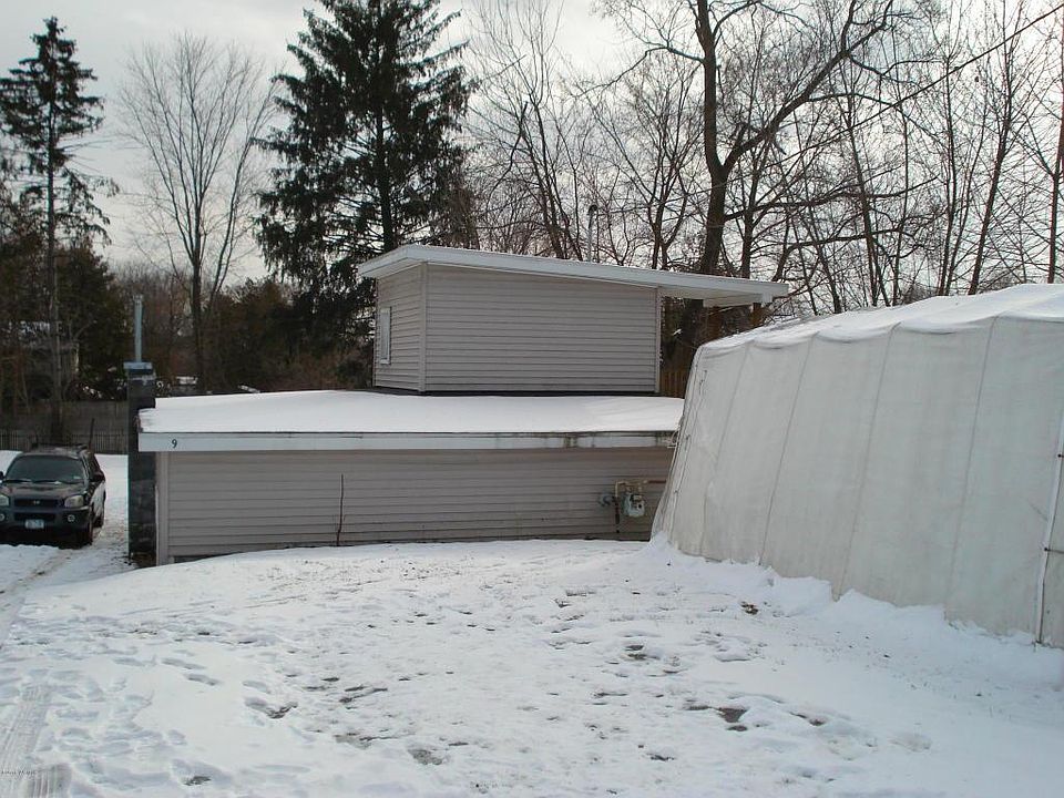 2nd image of 9 Lynn Ave