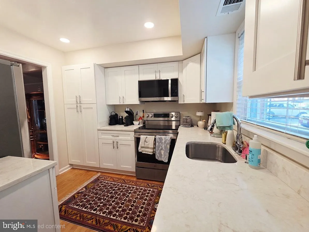 2 bed, 2.5 bath, 1280 sqft, $2,950 — Photo 3